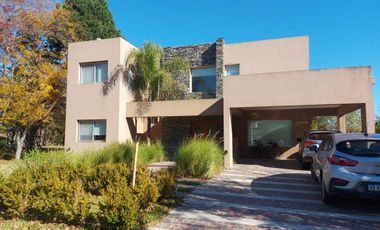 Alquiler temporario. Casa sobre el golf - Golfer's
