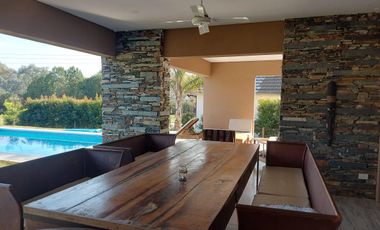 Alquiler temporario. Casa sobre el golf - Golfer's
