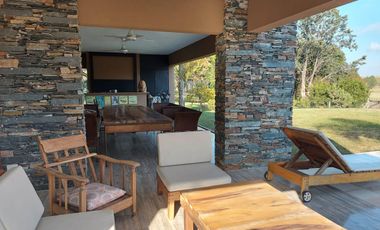 Alquiler temporario. Casa sobre el golf - Golfer's