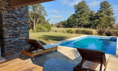 Alquiler temporario. Casa sobre el golf - Golfer's