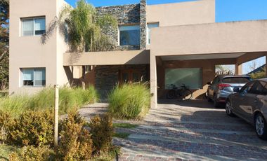 Alquiler temporario. Casa sobre el golf - Golfer's