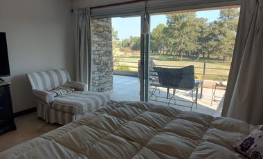 Alquiler temporario. Casa sobre el golf - Golfer's