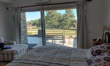 Alquiler temporario. Casa sobre el golf - Golfer's