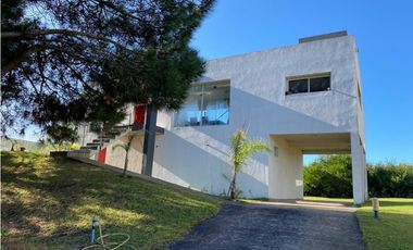 CASA EN VENTA EN COSTA ESMERALDA -  DEPORTIVO 161