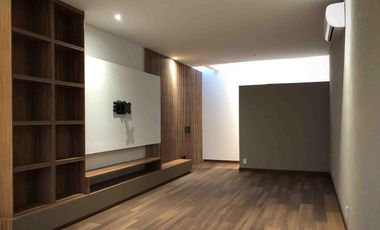 Casa en venta en coto Alcazar Oriente
