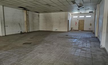 Local Comercial en  venta - Centro Comecial de I. Casanova, salida a dos calles