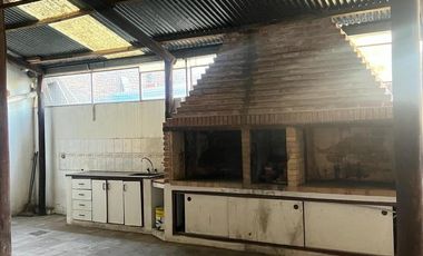 Local Comercial en  venta - Centro Comecial de I. Casanova, salida a dos calles