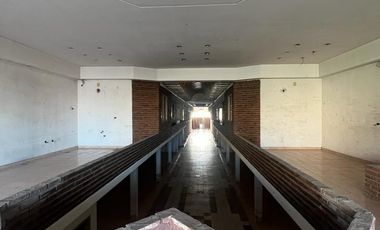 Local Comercial en  venta - Centro Comecial de I. Casanova, salida a dos calles