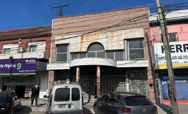 Local Comercial en  venta - Centro Comecial de I. Casanova, salida a dos calles