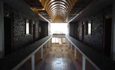 Local Comercial en  venta - Centro Comecial de I. Casanova, salida a dos calles