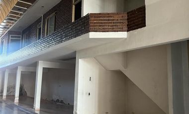 Local Comercial en  venta - Centro Comecial de I. Casanova, salida a dos calles