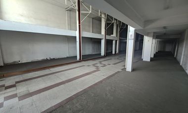 Local Comercial en  venta - Centro Comecial de I. Casanova, salida a dos calles