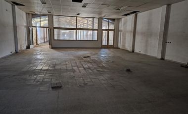 Local Comercial en  venta - Centro Comecial de I. Casanova, salida a dos calles