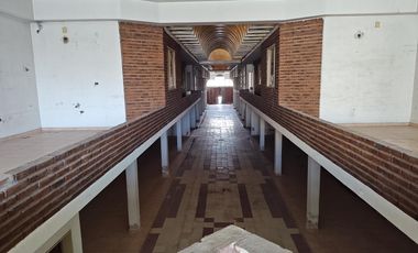 Local Comercial en  venta - Centro Comecial de I. Casanova, salida a dos calles