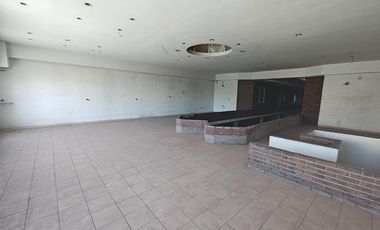 Local Comercial en  venta - Centro Comecial de I. Casanova, salida a dos calles