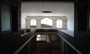 Local Comercial en  venta - Centro Comecial de I. Casanova, salida a dos calles