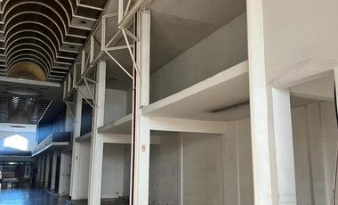 Local Comercial en  venta - Centro Comecial de I. Casanova, salida a dos calles