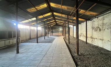 Local Comercial en  venta - Centro Comecial de I. Casanova, salida a dos calles