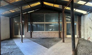 Local Comercial en  venta - Centro Comecial de I. Casanova, salida a dos calles