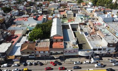Local Comercial en  venta - Centro Comecial de I. Casanova, salida a dos calles