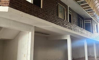 Local Comercial en  venta - Centro Comecial de I. Casanova, salida a dos calles