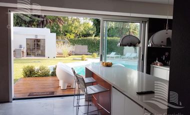 Venta - Casa 7 Ambientes, Dependencia, Balcón, Jardín, Pileta - Ramos Mejia Norte