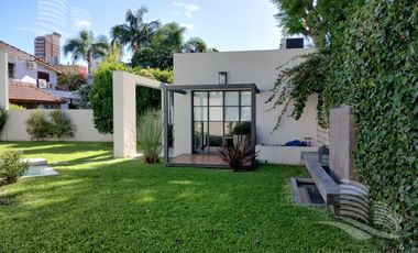 Venta - Casa 7 Ambientes, Dependencia, Balcón, Jardín, Pileta - Ramos Mejia Norte