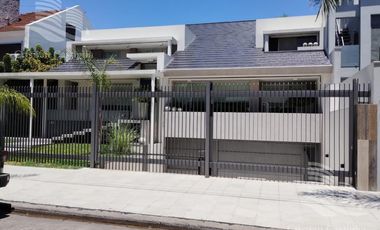 Venta - Casa 7 Ambientes, Dependencia, Balcón, Jardín, Pileta - Ramos Mejia Norte
