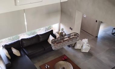 Venta - Casa 7 Ambientes, Dependencia, Balcón, Jardín, Pileta - Ramos Mejia Norte