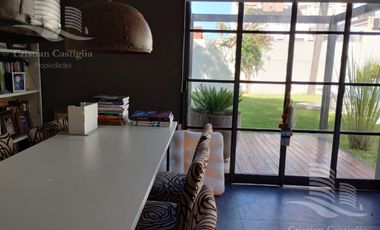 Venta - Casa 7 Ambientes, Dependencia, Balcón, Jardín, Pileta - Ramos Mejia Norte