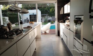 Venta - Casa 7 Ambientes, Dependencia, Balcón, Jardín, Pileta - Ramos Mejia Norte