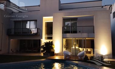 Venta - Casa 7 Ambientes, Dependencia, Balcón, Jardín, Pileta - Ramos Mejia Norte