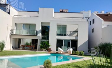 Venta - Casa 7 Ambientes, Dependencia, Balcón, Jardín, Pileta - Ramos Mejia Norte