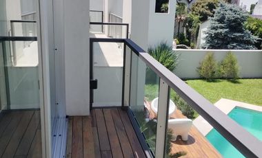 Venta - Casa 7 Ambientes, Dependencia, Balcón, Jardín, Pileta - Ramos Mejia Norte