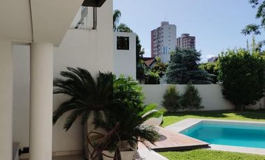 Venta - Casa 7 Ambientes, Dependencia, Balcón, Jardín, Pileta - Ramos Mejia Norte