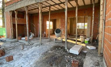 Casa en venta - 3 Dormitorios 3 Baños - 490Mts2- San Ramon