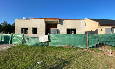 Casa en venta - 3 Dormitorios 3 Baños - 490Mts2- San Ramon