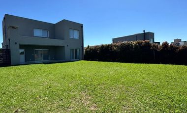 Casa en  PILAR DEL ESTE SAN RAMON