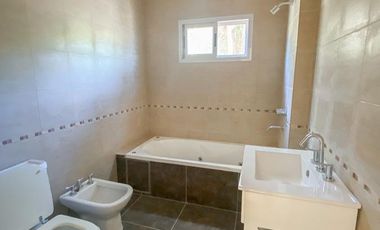 Venta - casa a estrenar en Rincon de Milberg, Tigre.