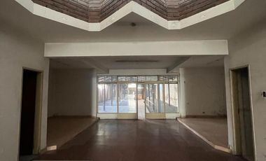 Local Comercial en  venta - Centro Comecial de I. Casanova, salida a dos calles