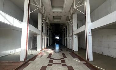 Local Comercial en  venta - Centro Comecial de I. Casanova, salida a dos calles