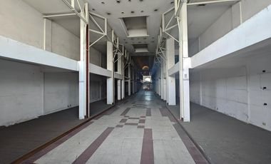 Local Comercial en  venta - Centro Comecial de I. Casanova, salida a dos calles