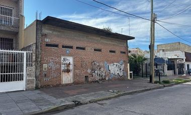 Local Comercial en  venta - Centro Comecial de I. Casanova, salida a dos calles