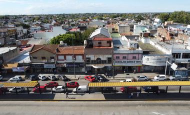 Local Comercial en  venta - Centro Comecial de I. Casanova, salida a dos calles