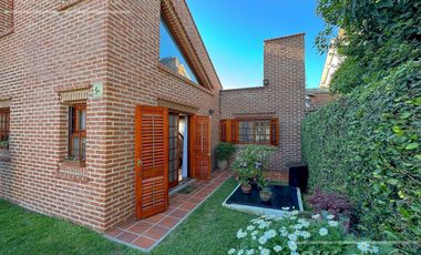 Casa en venta en Don Bosco- Excelente calidad