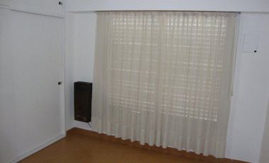 Casa en  esquina, 4 ambientes con terraza y patio