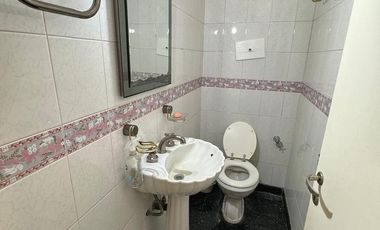 Chalet en venta en zona Barrio Pompeya. 3 dormitorios, 2 baños, garage , parque , quincho