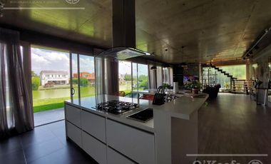 Casa en venta - Barrio Nuevo Quilmes - excelente ubicación con salida a la laguna principal.