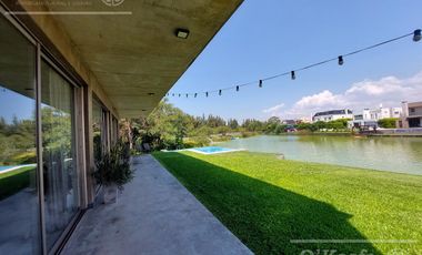 Casa en venta - Barrio Nuevo Quilmes - excelente ubicación con salida a la laguna principal.