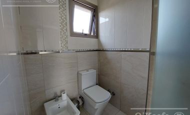 Casa en venta - Barrio Nuevo Quilmes - excelente ubicación con salida a la laguna principal.